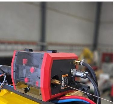 Megmeet wire feeder mounted on the robot arm